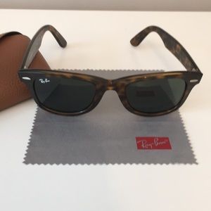 Ray-Ban Tort Wayfarer
